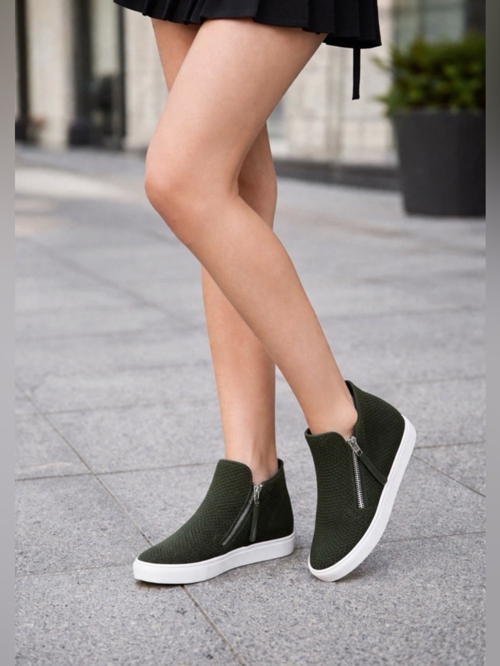 Steve Madden Click Women's Casual Olive Green Hidden Wedge Sneakers  Sz 9